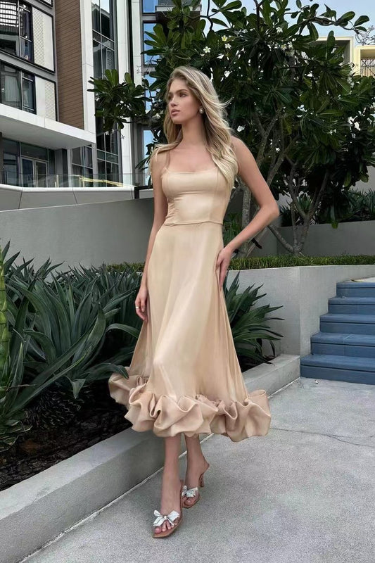 Robe trapèze élégante à bretelles et motif floral – Style chic et féminin