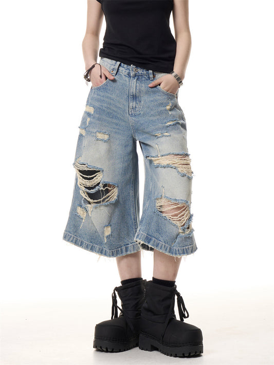 Short en jean à barbe de chat déchirée