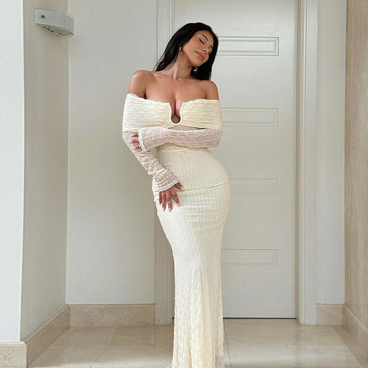 Robe moulante à épaules dénudées Enchanted Elegance