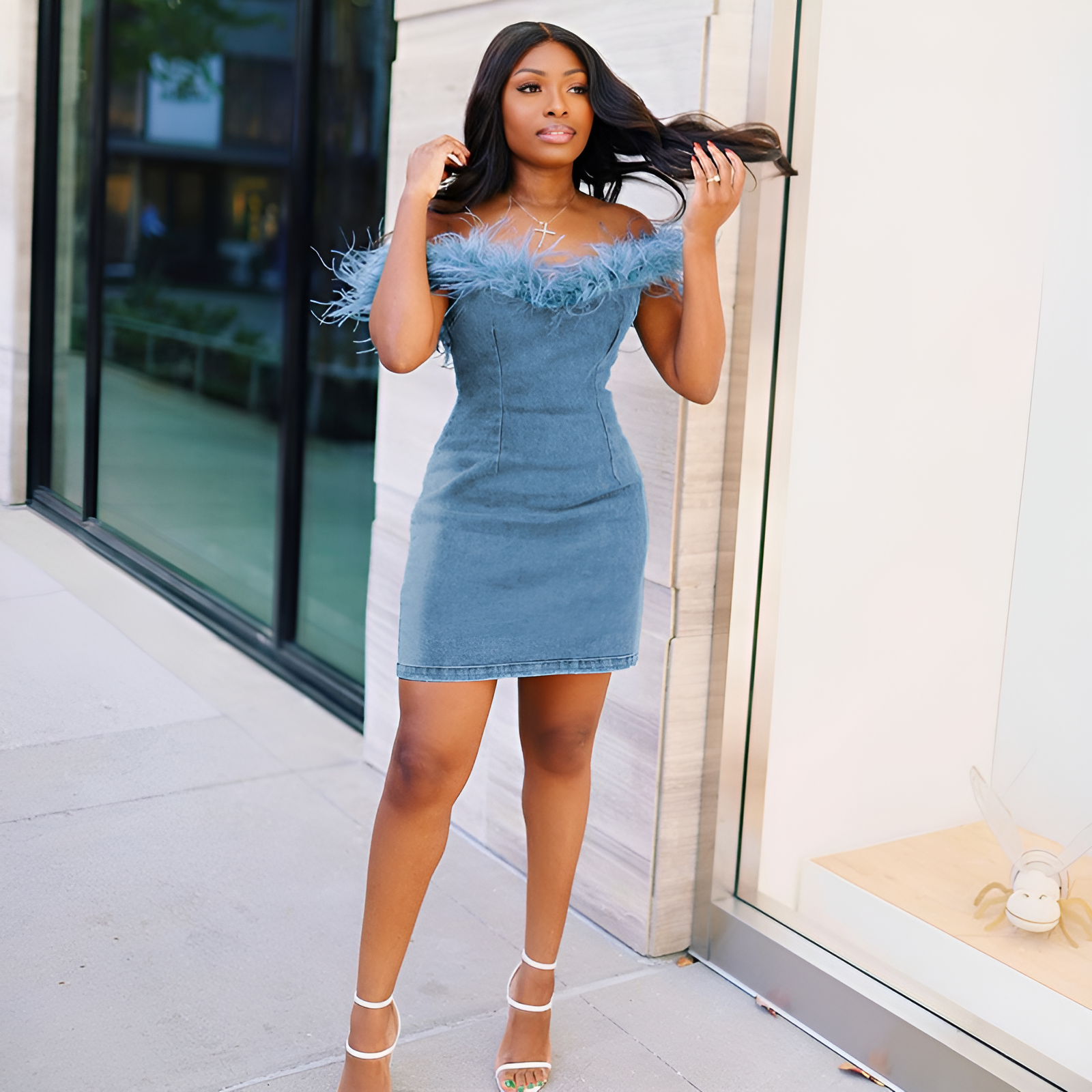 Mini-robe en jean à épaules dénudées Steal the Show