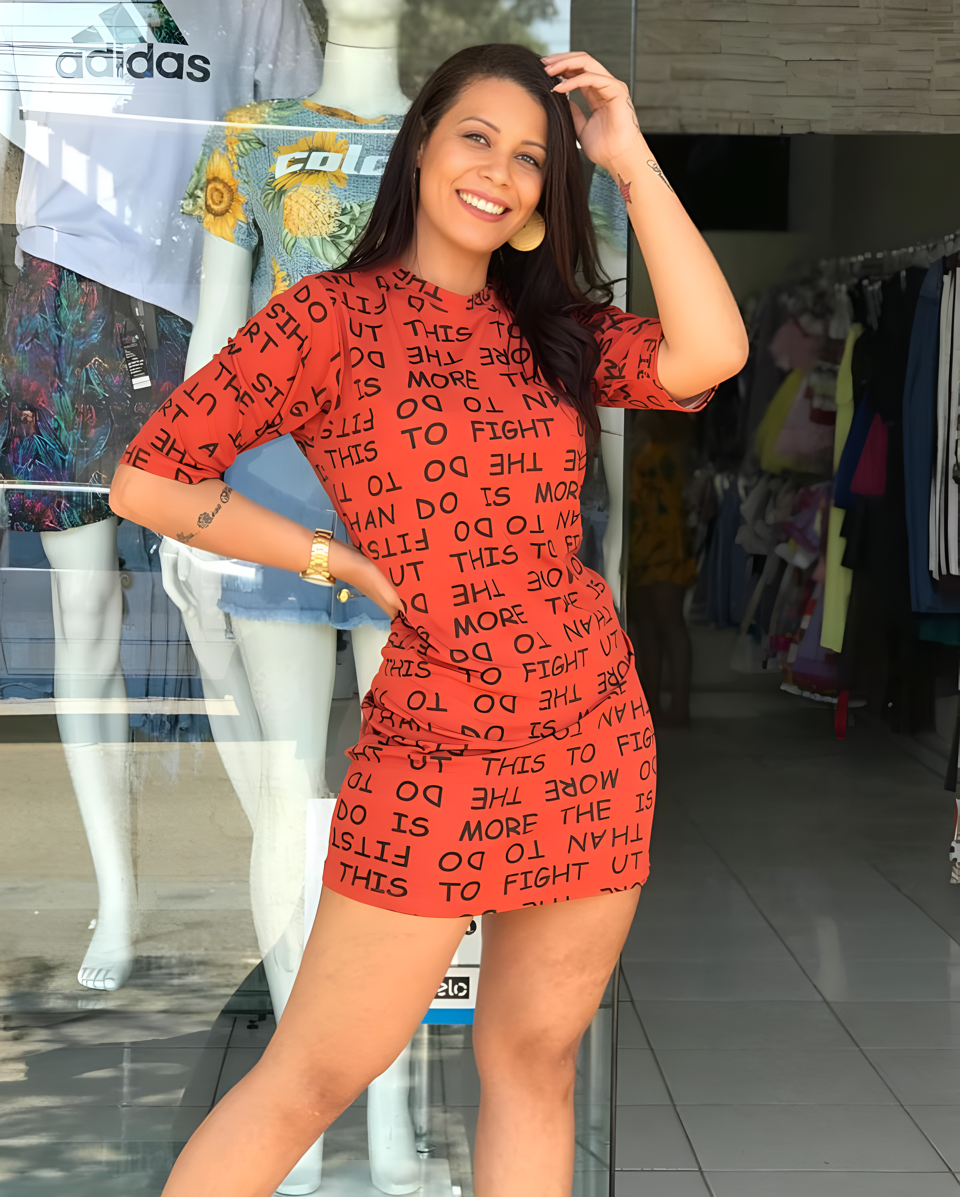 Robe à imprimé lettres multicolores audacieuses