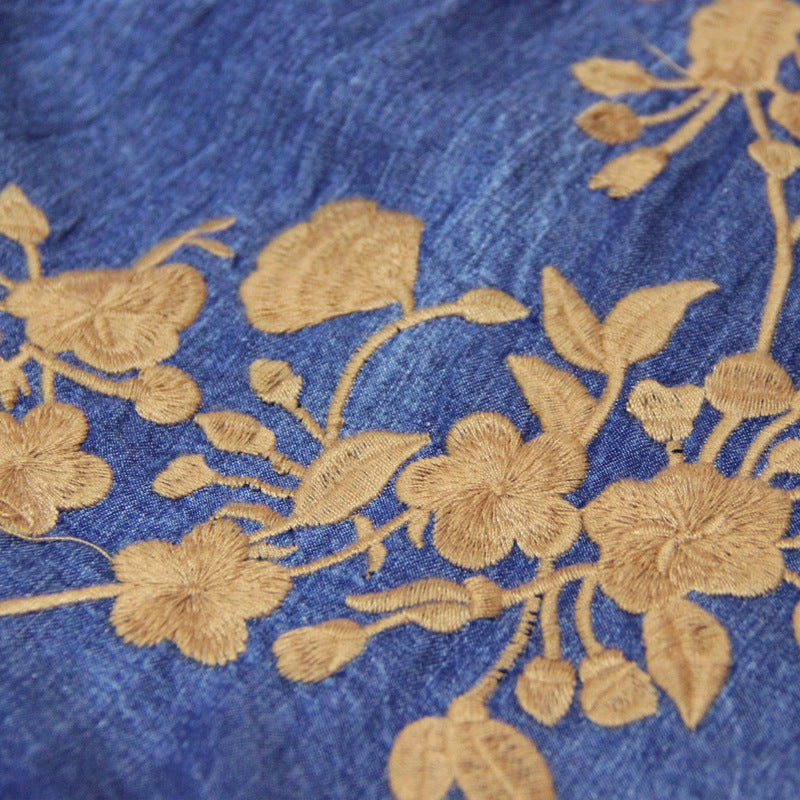 Robe en jean brodée vintage à col en V Anastasia