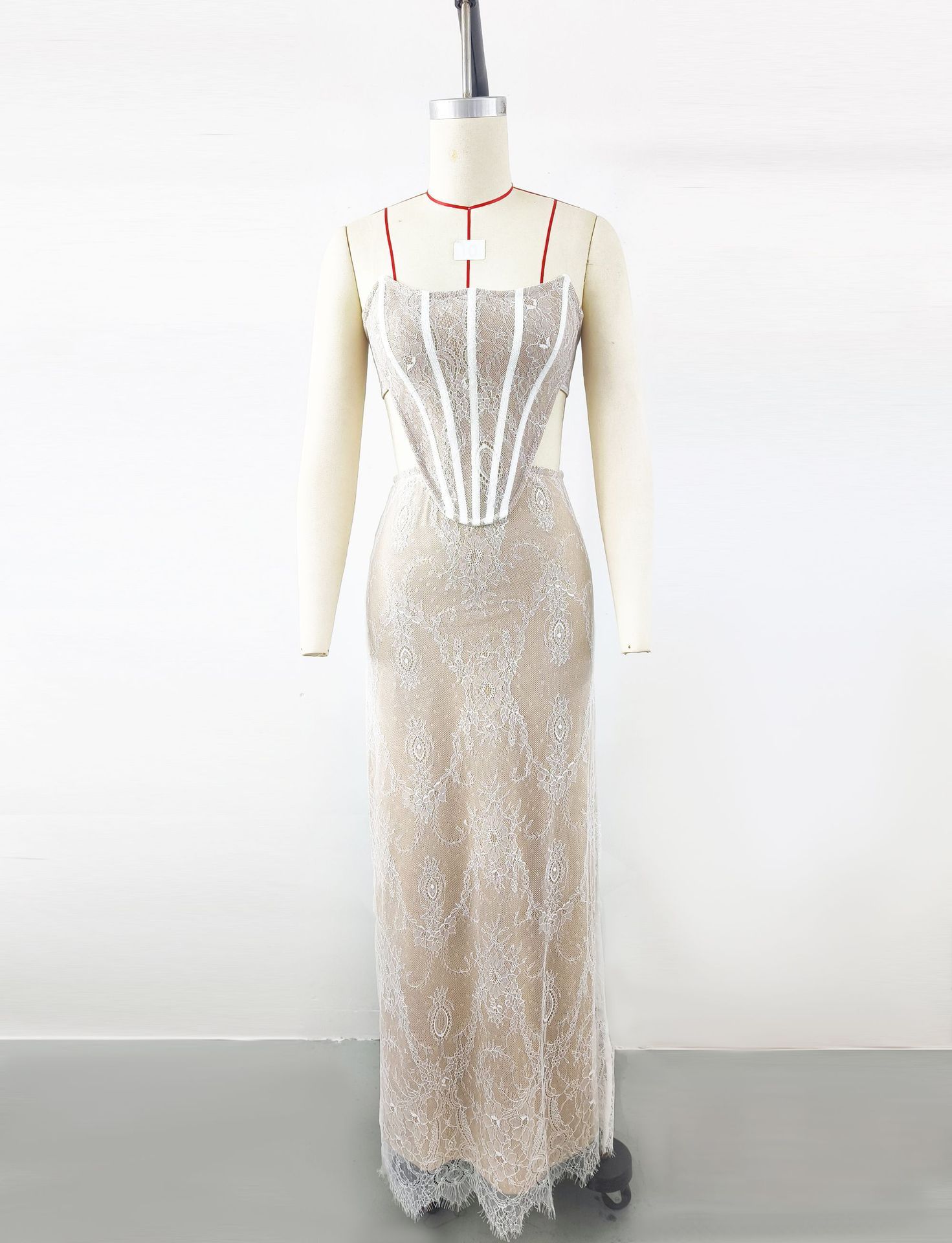 Robe Amélie Curve Contour en dentelle