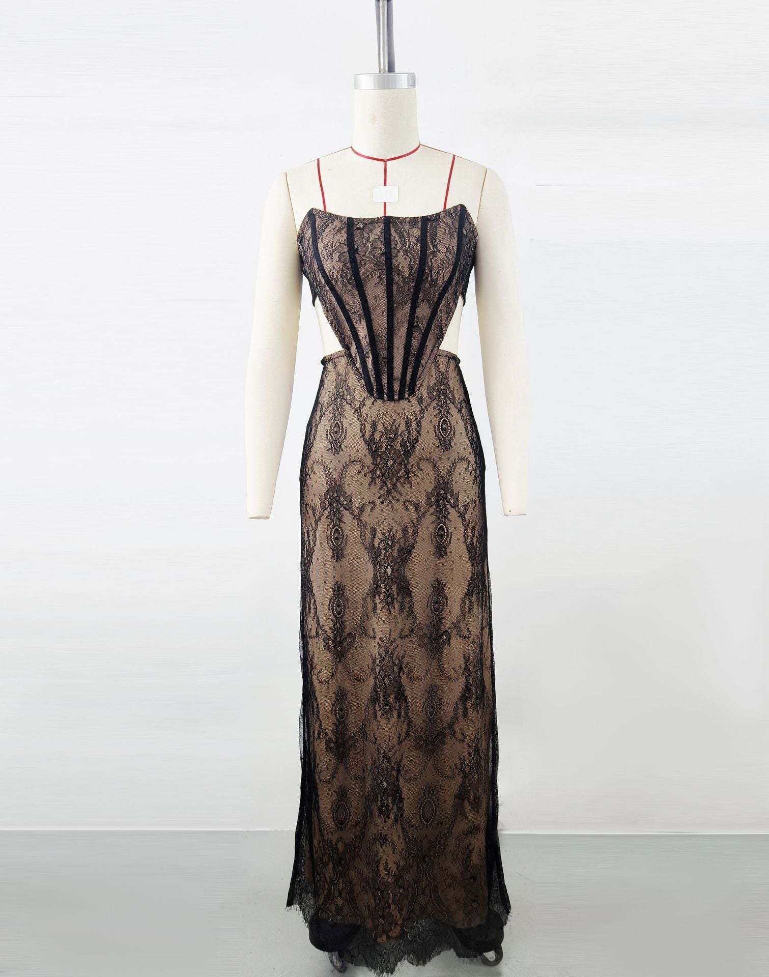 Robe Amélie Curve Contour en dentelle