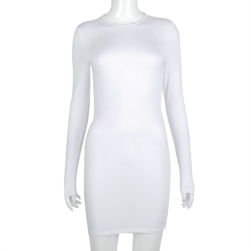 Serein rückenfreies Kleid mit Metallkette