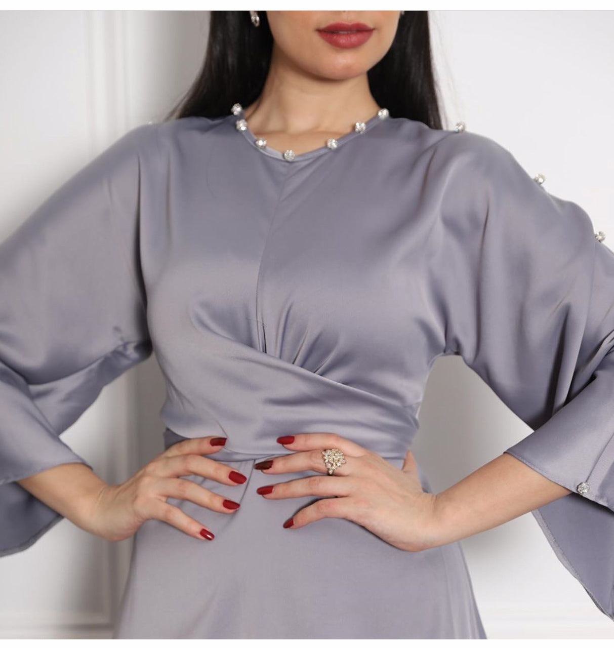 Lotusblüten-Satin-Maxikleid