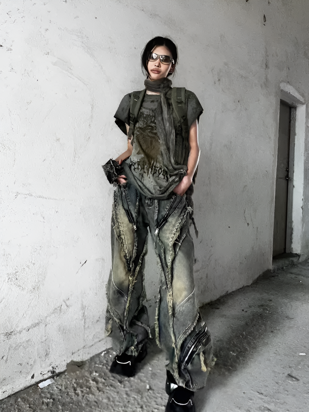 Grunge-Jeans im Used-Look mit mehreren Einsätzen und Baggy-Design 