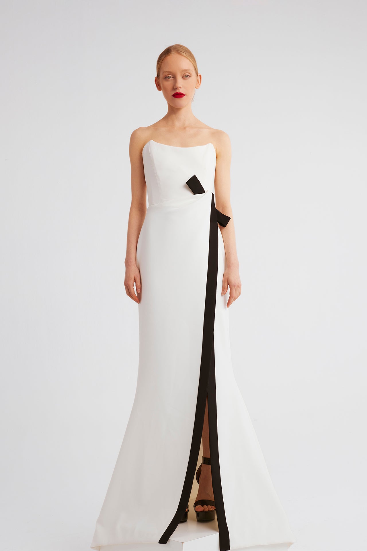 Robe longue bustier fendue contrastante noire et blanche Isabelle