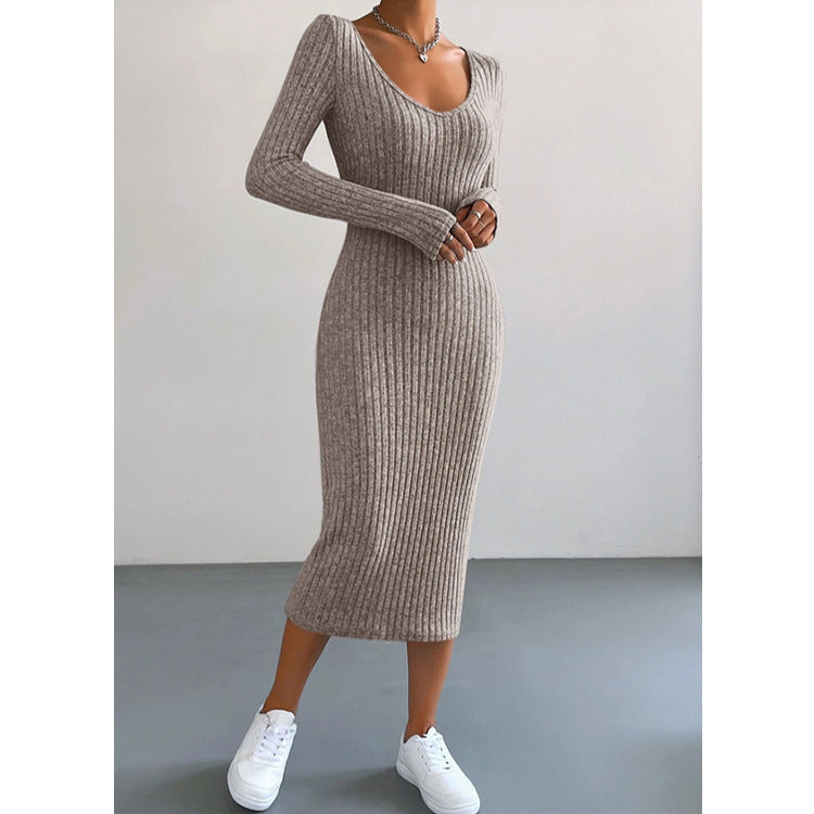 Robe en tricot à col en U sculpté