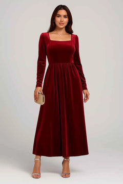 Robe en velours à col carré et manches longues