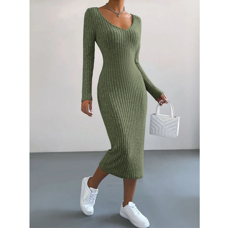 Robe en tricot à col en U sculpté
