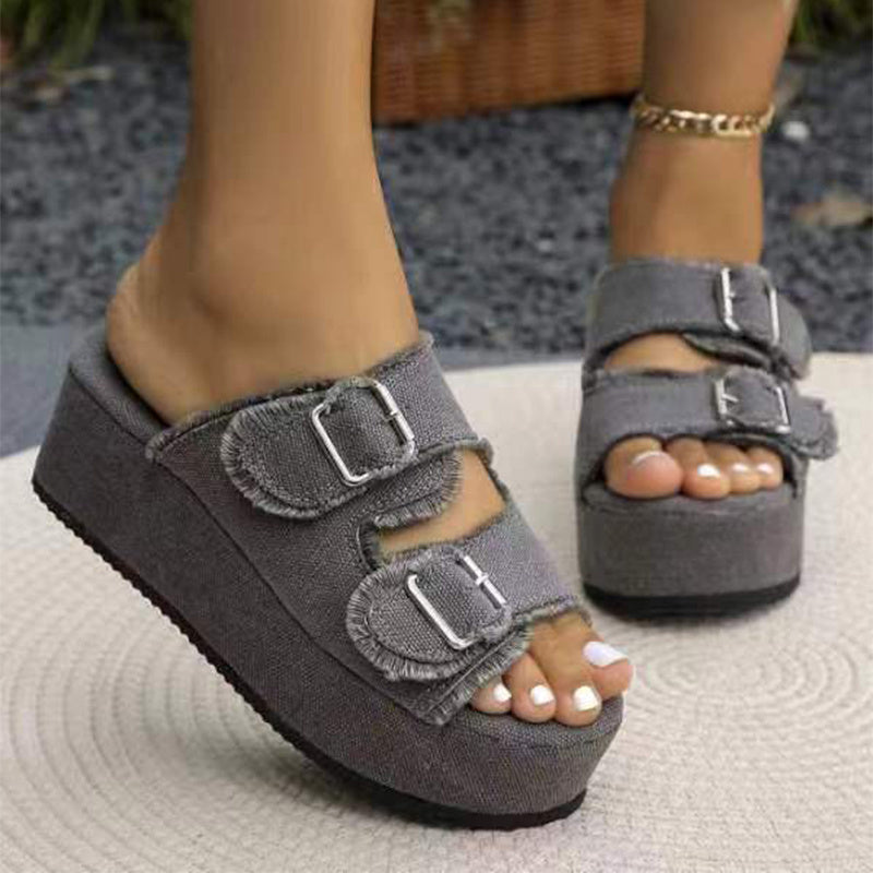 Denim-Keilsandalen mit Schnalle 