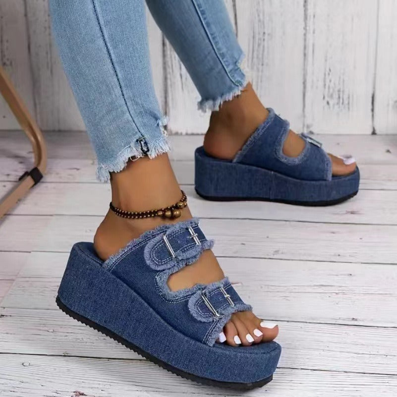 Denim-Keilsandalen mit Schnalle 