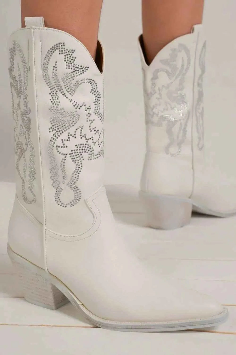 Beast Fashion Rhinestone Detail Point Toe Boots