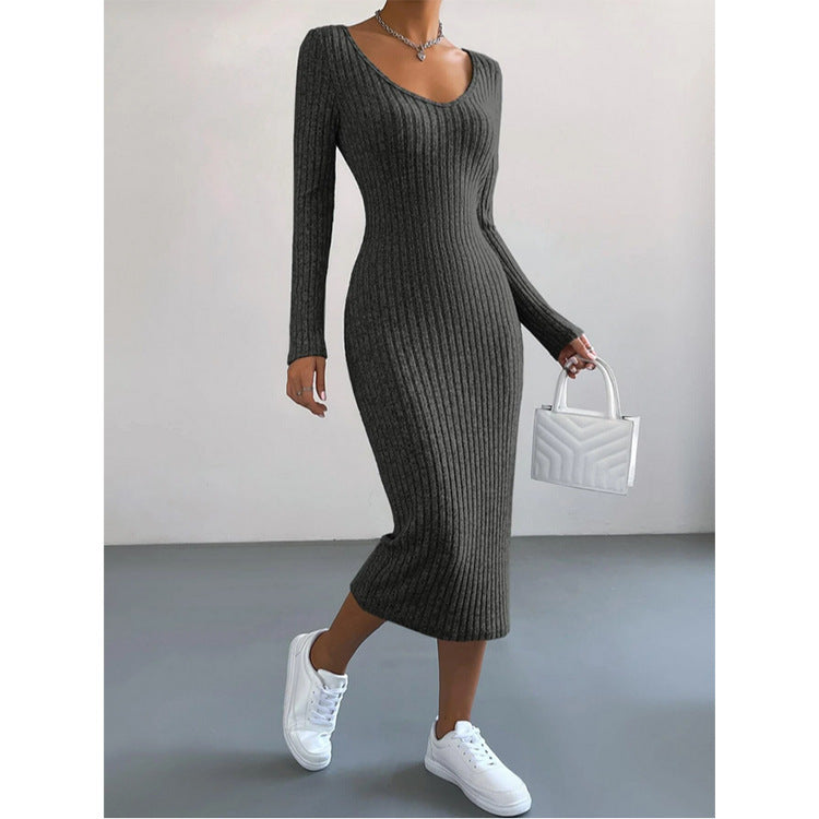 Robe en tricot à col en U sculpté