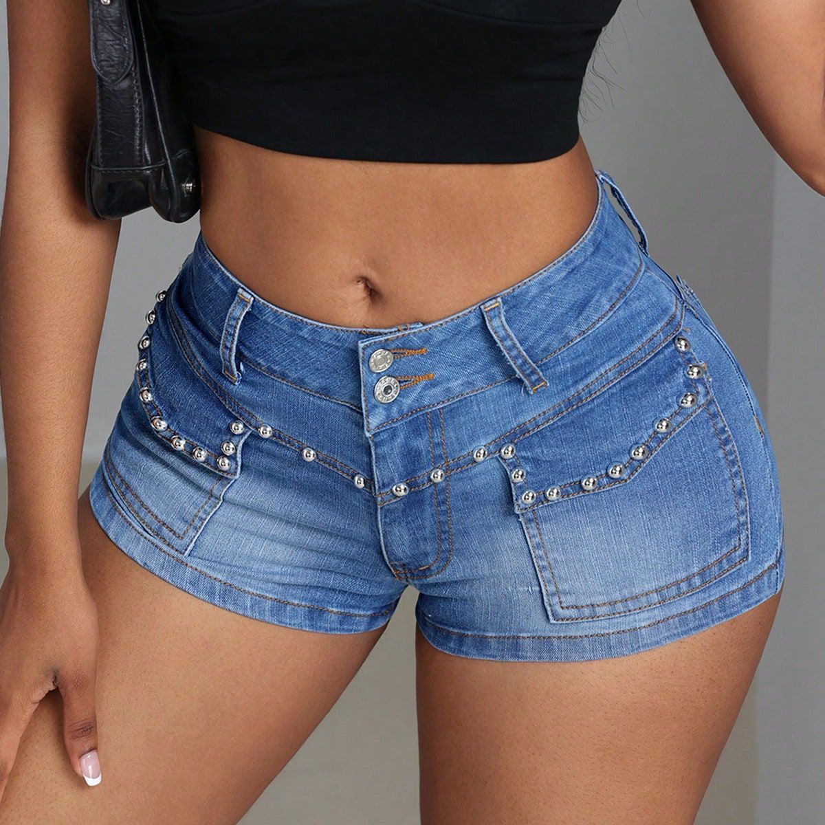 Short en jean extensible taille mi-haute orné de perles