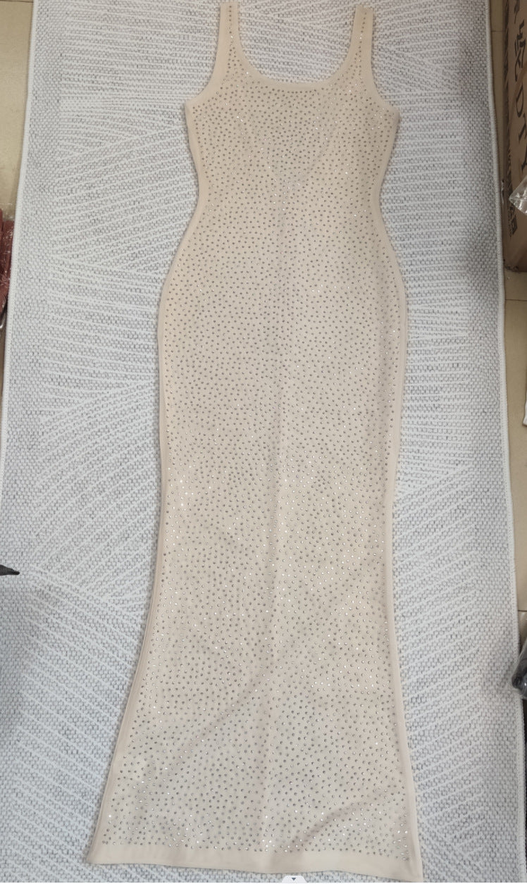 Ärmelloses Kleid aus staubigem Netzstoff mit Diamantmuster