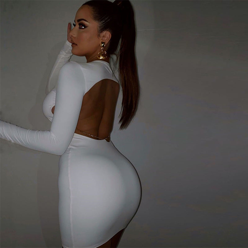 Serein rückenfreies Kleid mit Metallkette