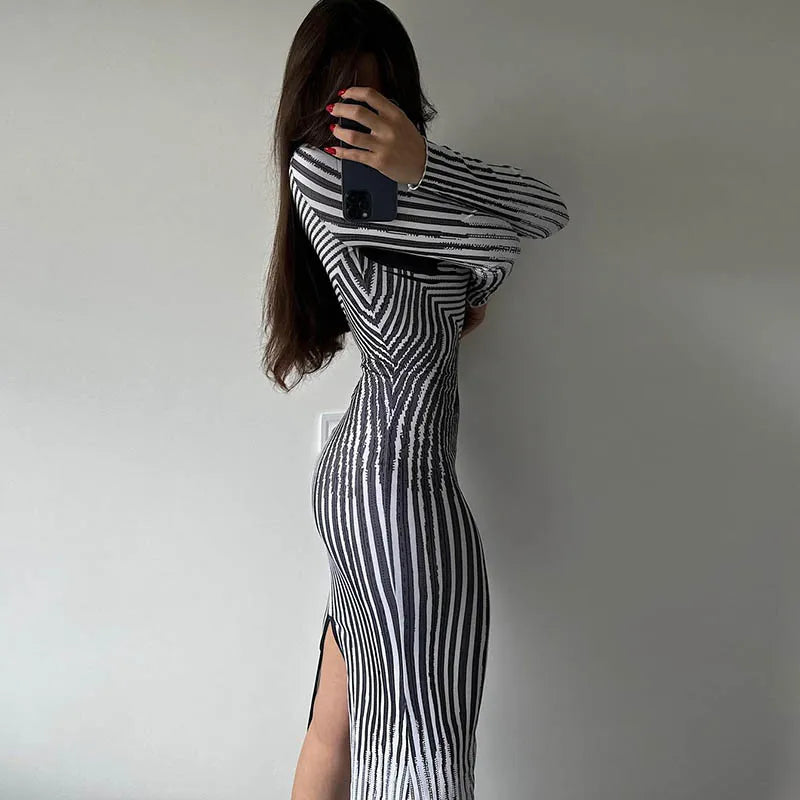 Gestreiftes, figurbetontes Maxikleid