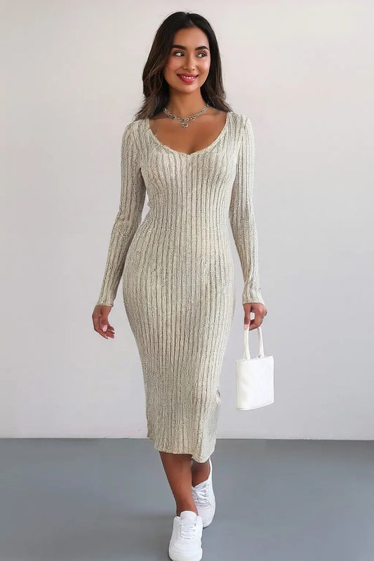 Robe en tricot à col en U sculpté