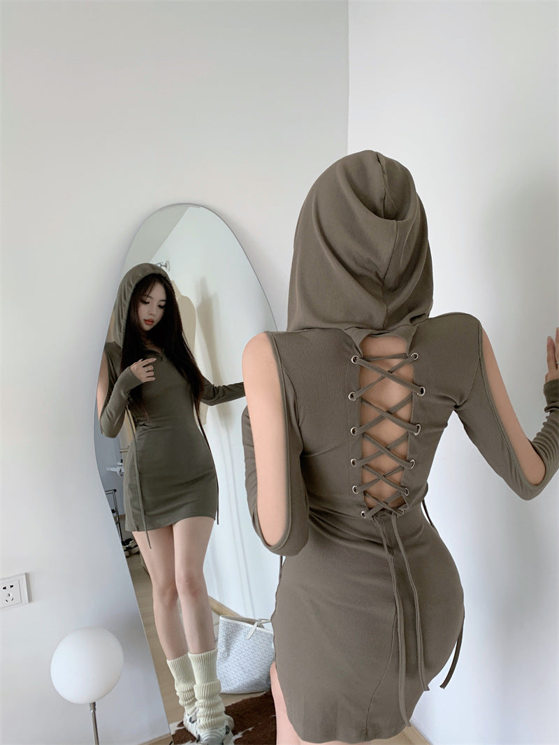 Pure Desire Kapuzen-Minikleid mit langen Ärmeln und figurbetonter Passform