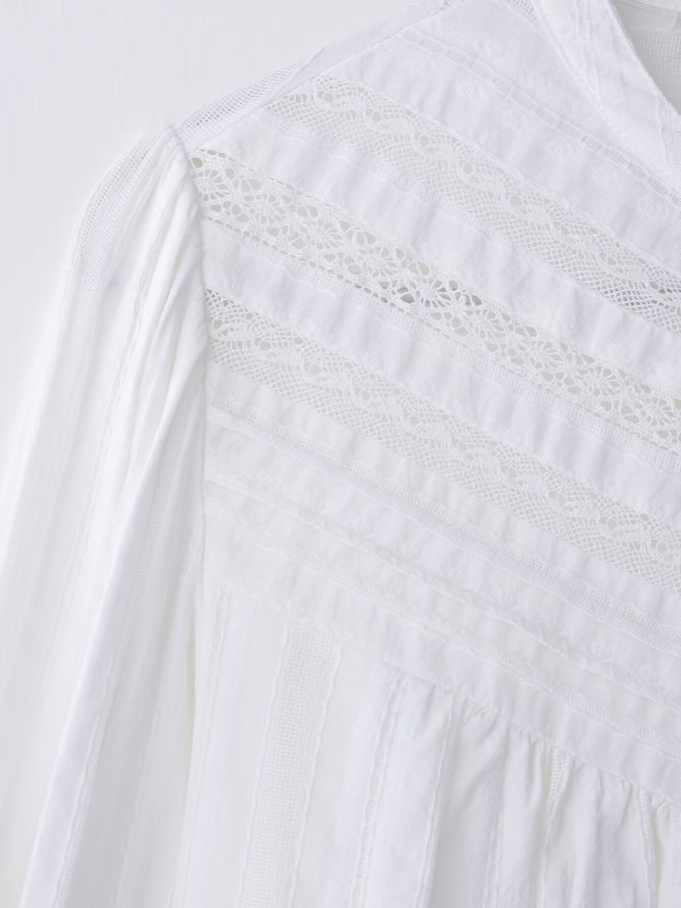 Delicate Daydream” – Frill Lace Stitching Top