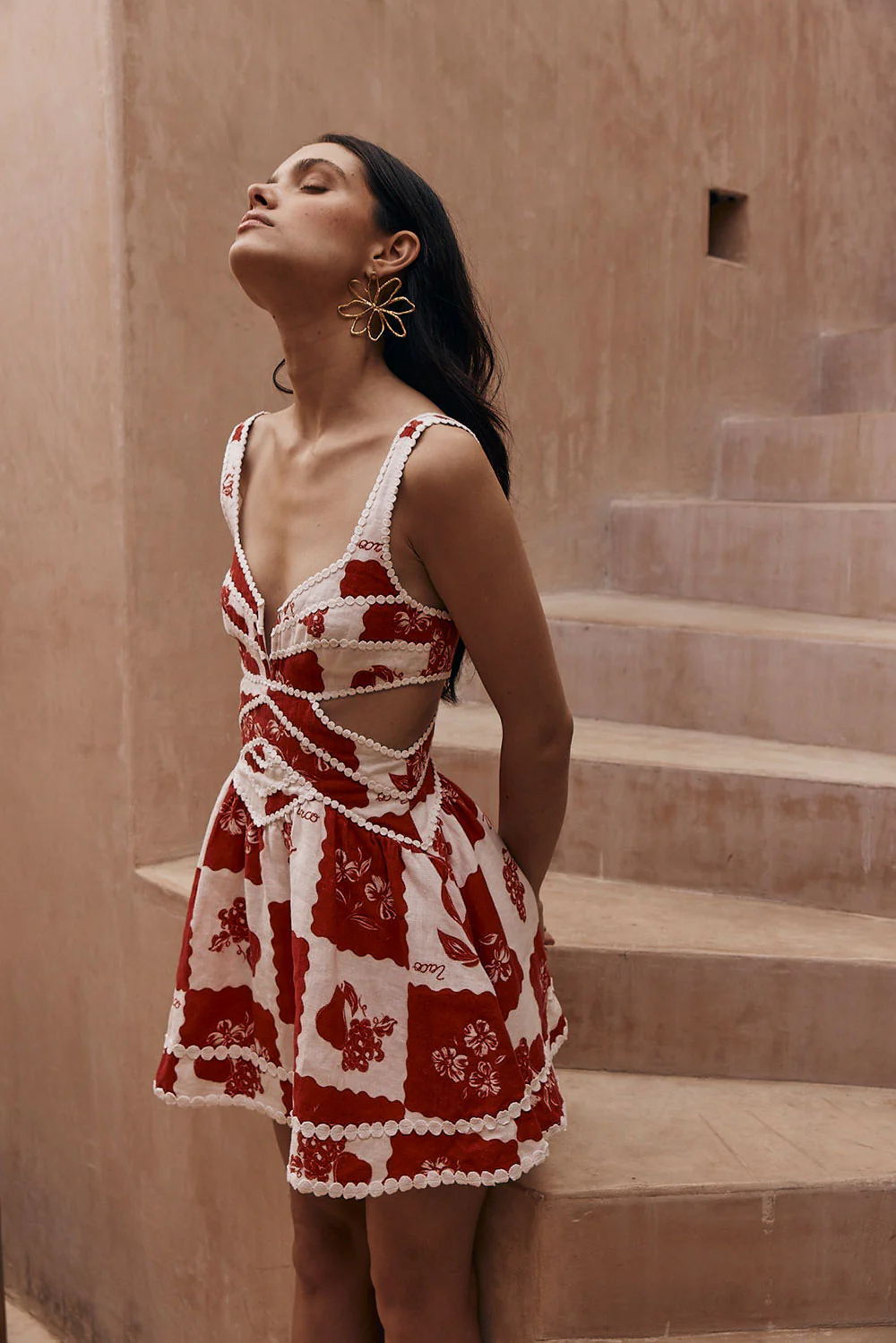 Damenkleid mit Blumenmuster und V-Ausschnitt – Sommerlich schick &amp; feminin