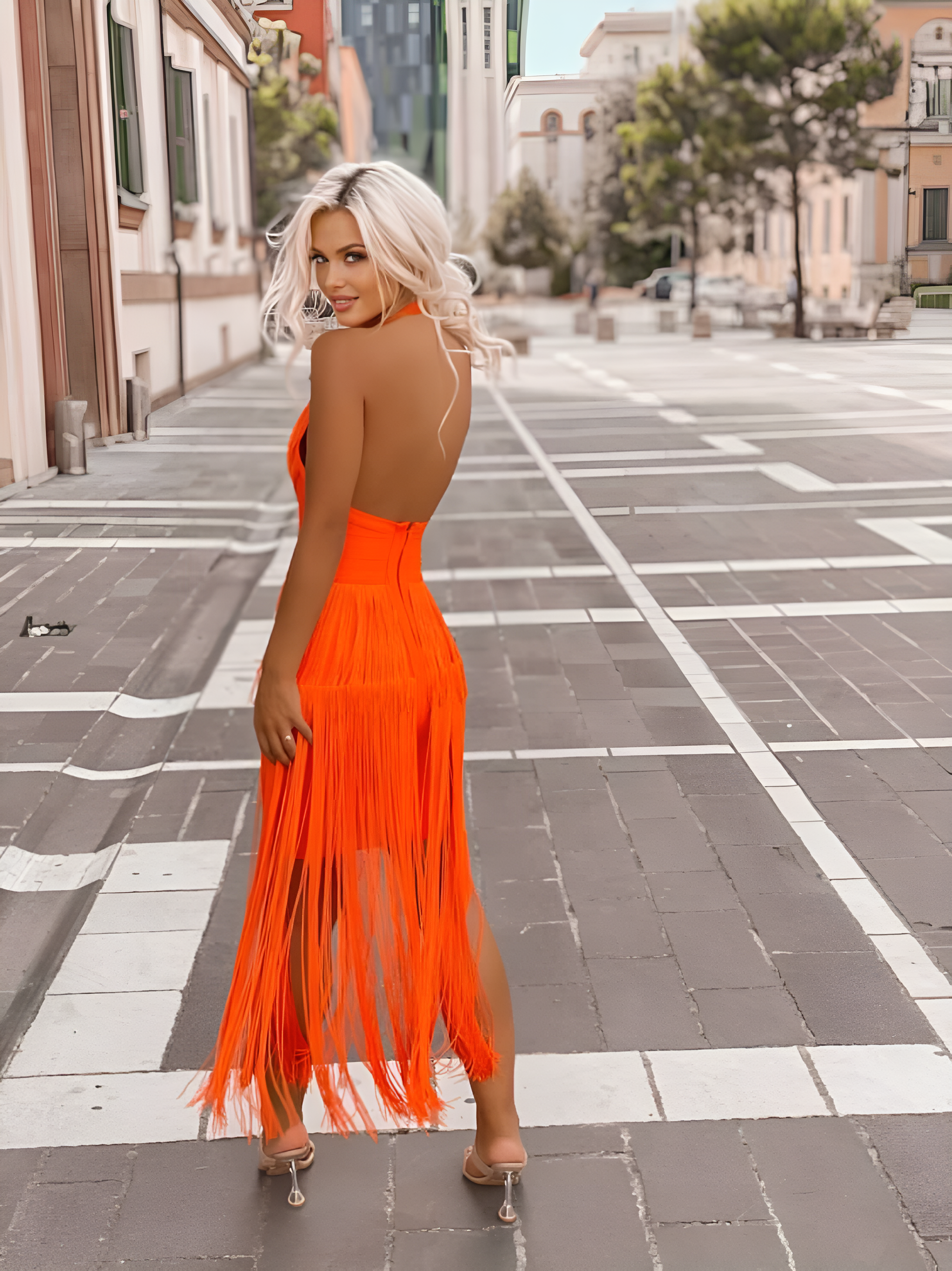 Orange Hour Neckholder-Maxikleid mit rückenfreiem Schnitt