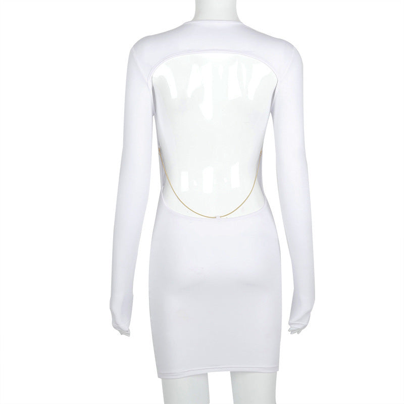 Serein rückenfreies Kleid mit Metallkette