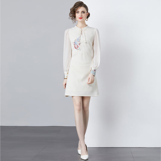 Himmlisches Blüten-Stickerei-Muse-Kleid