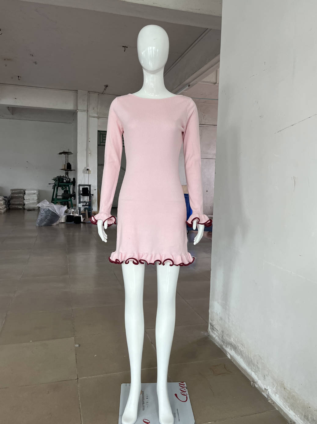 Edge of Style Bodycon-Kleid mit gewelltem Saum