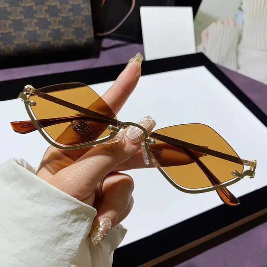 Cat Eye Sunglasses with Gold Metal Frame - Lustreve