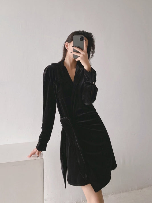 Noir Enigma Samt-Minikleid