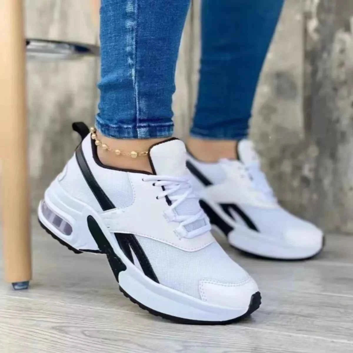 Lace Up Round Toe Sneakers