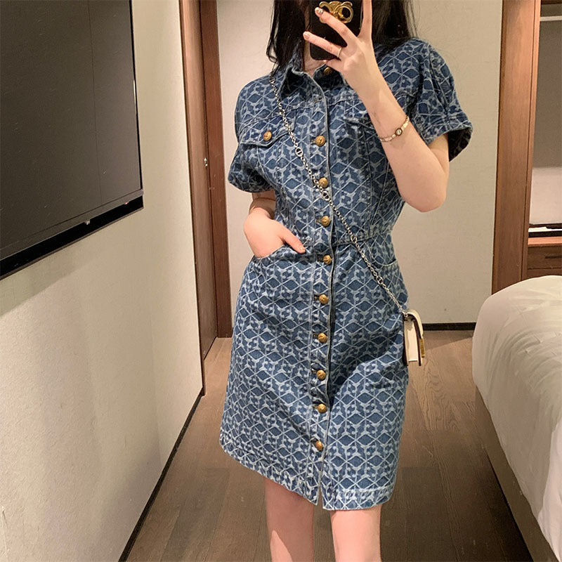 Robe polo en jean au charme parisien