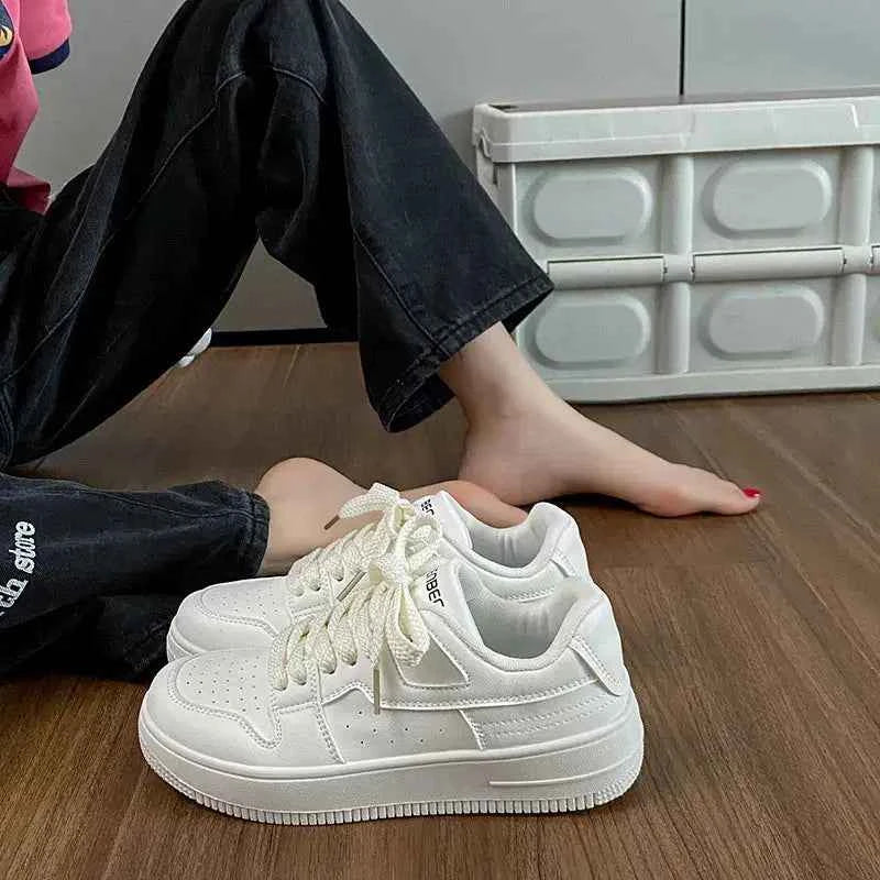 RoundLift Sneakers"