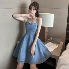 Robe midi en jean à taille cintrée