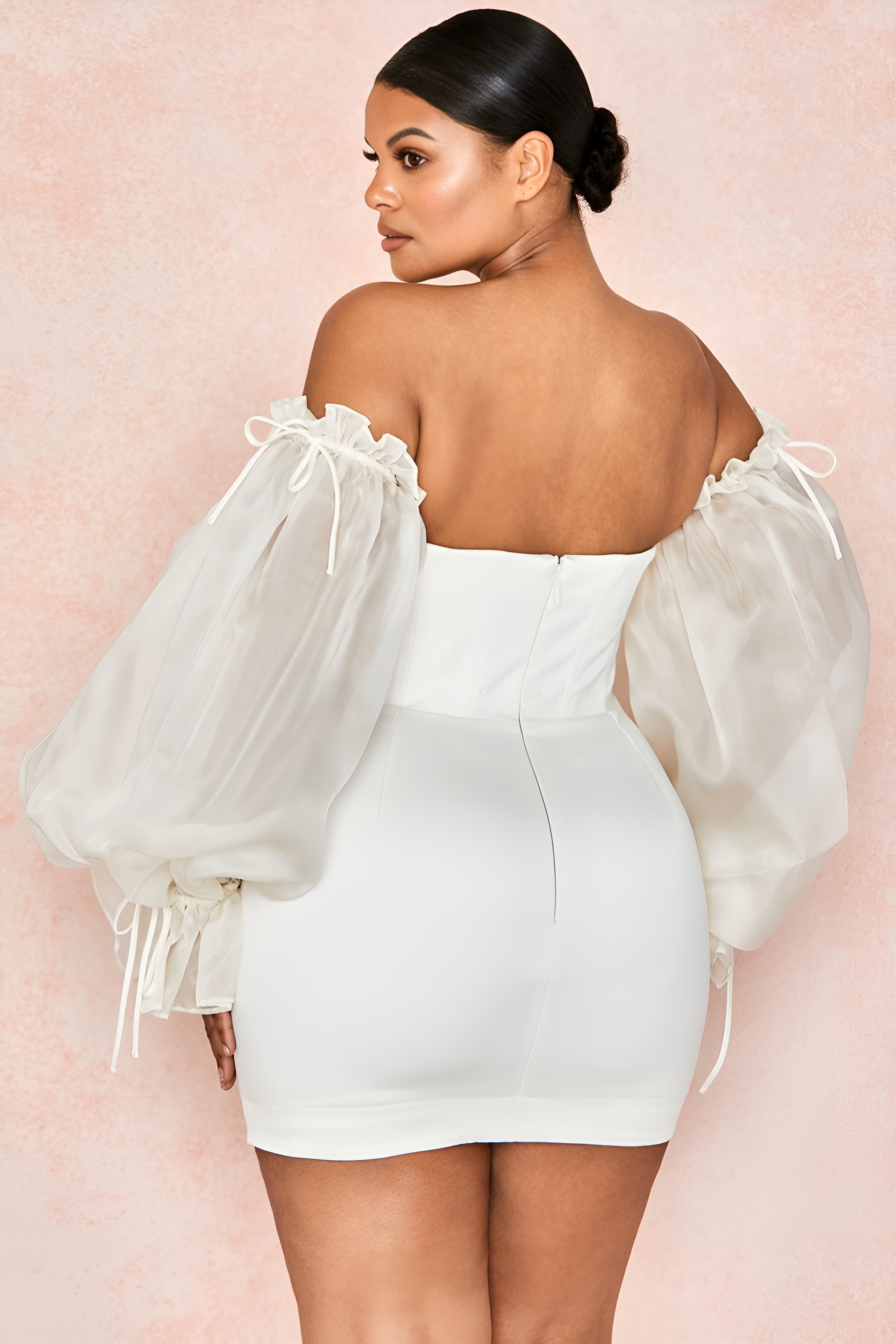 Seidenes schulterfreies Muse-Kleid