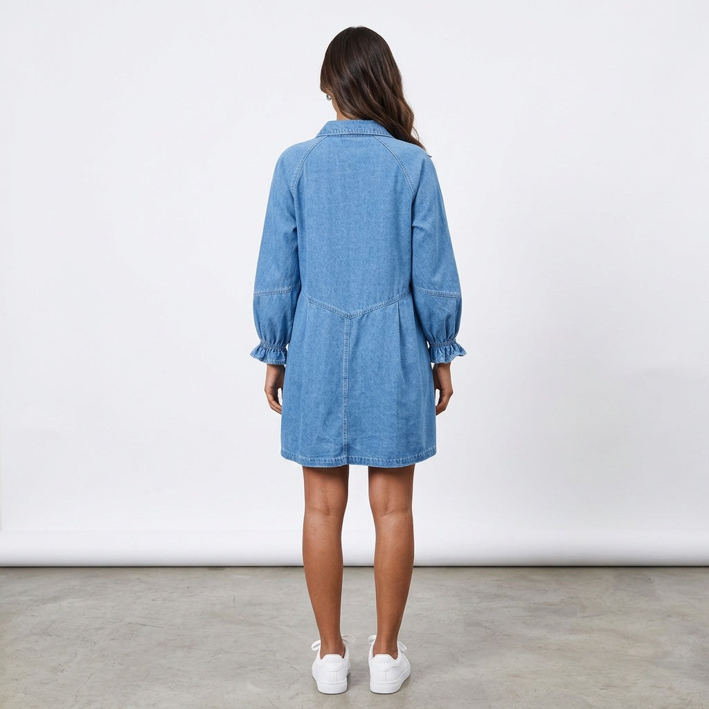 Mini-Jeanskleid mit Knopfleiste und Volantärmeln
