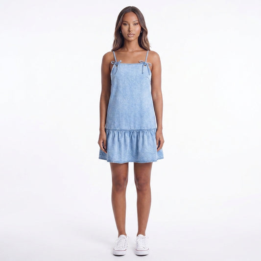 Jeanskleid mit Schleifendetail, Spaghettiträgern und Rüschensaum